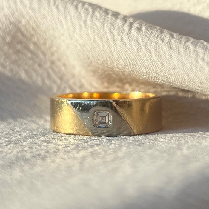 18k Bi-Color Carrè Diamond Band by Merrin