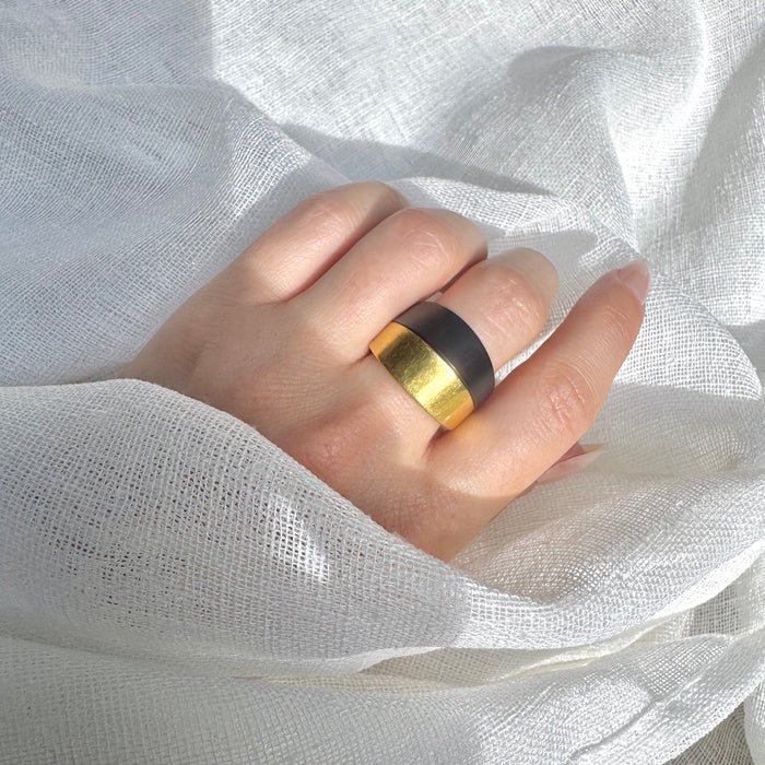 Signed 18k and Ceramic Moving Ring