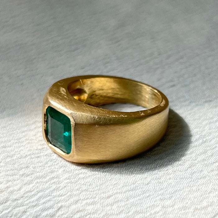 18k Heavy 2.26 Carat Emerald Ring