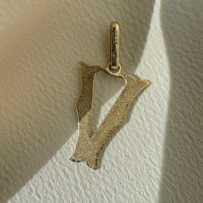 Scottish 9k Letter V Charm