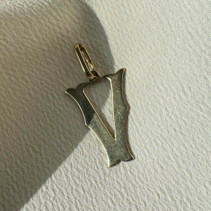 Scottish 9k Letter V Charm