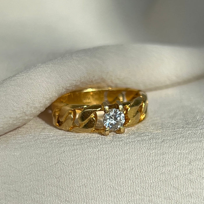 Buttery 18k Diamond Curb Ring