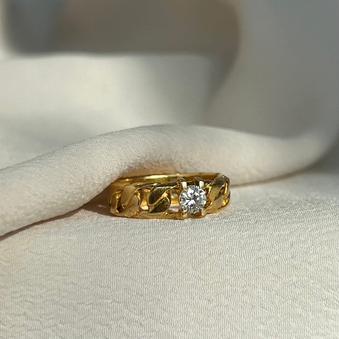 Buttery 18k Diamond Curb Ring