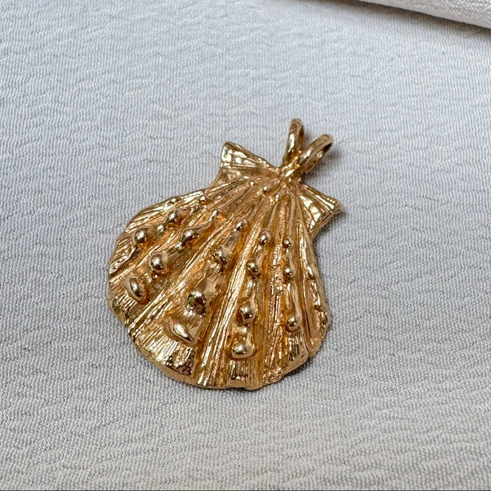 Vintage 14k Shell Charm