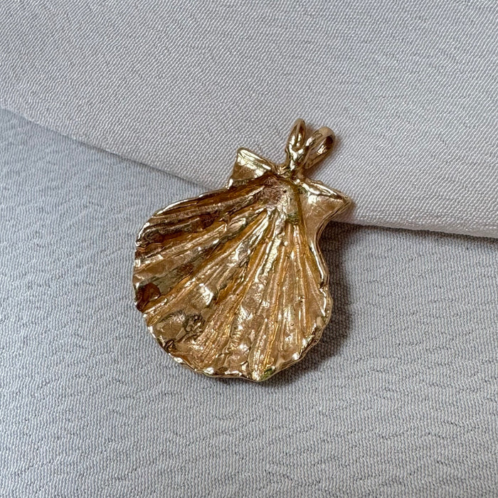 Vintage 14k Shell Charm