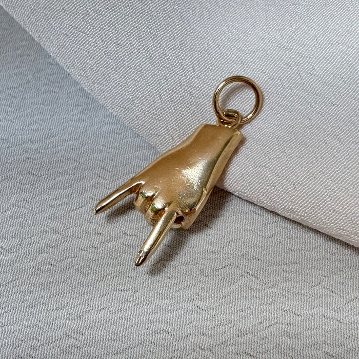 14k Solid Mano Cornuto Charm