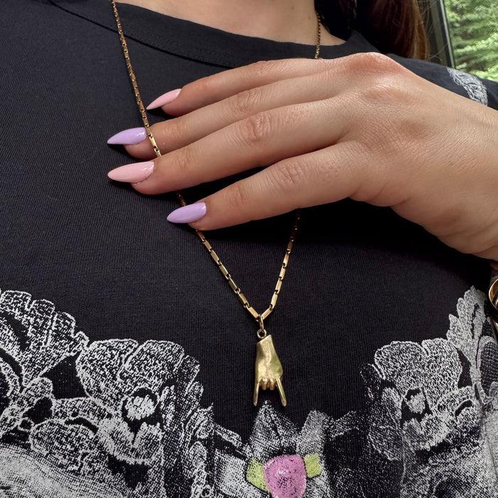 14k Solid Mano Cornuto Charm