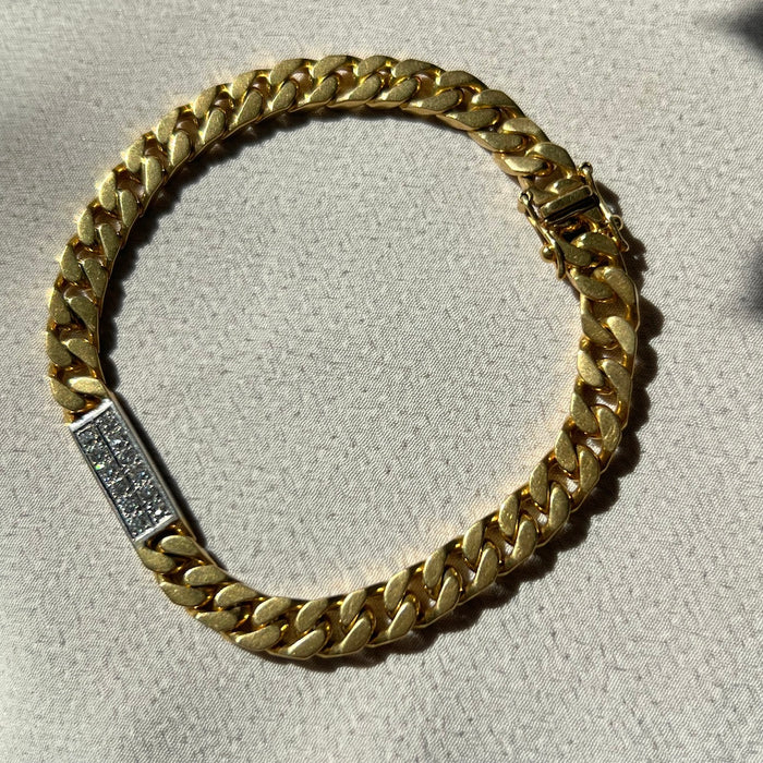 18k Solid Curb With Diamond Centerpiece