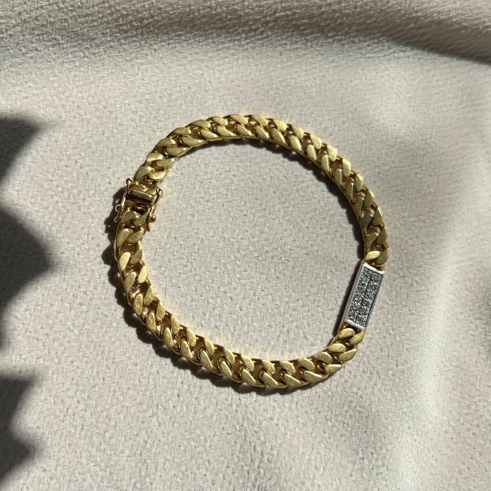 18k Solid Curb With Diamond Centerpiece