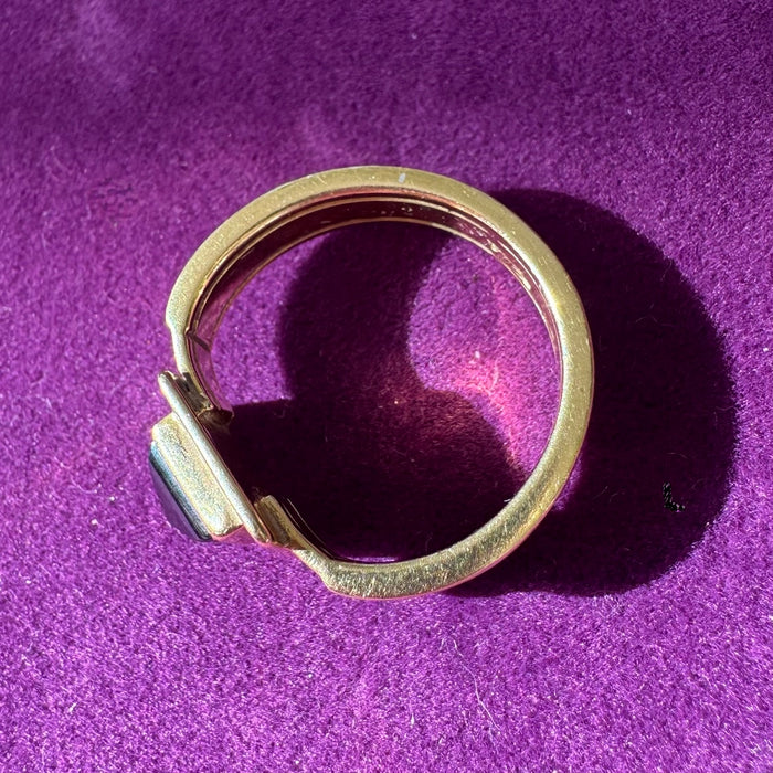 18k Sugarloaf Cabochon Garnet Ring