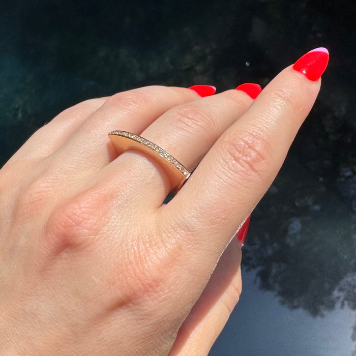 18k Modern Curved Diamond Ring