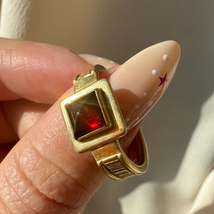 18k Sugarloaf Cabochon Garnet Ring