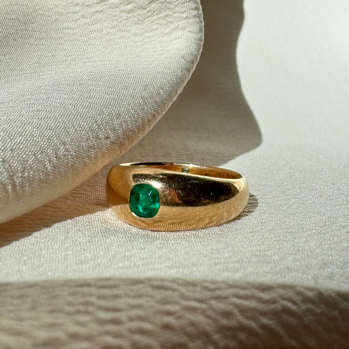 Stunning 14k Flush Set Emerald Ring