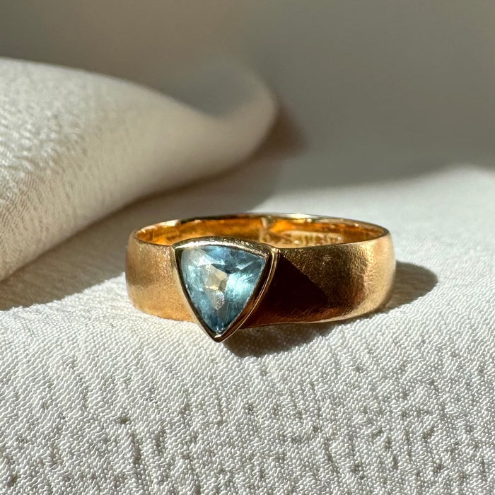 18k Aquamarine Trillion Band