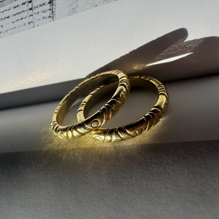18k Swirling Patterned Bands
