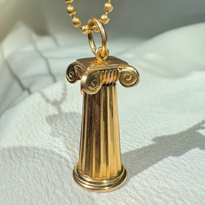 18k Ionic Column Charm
