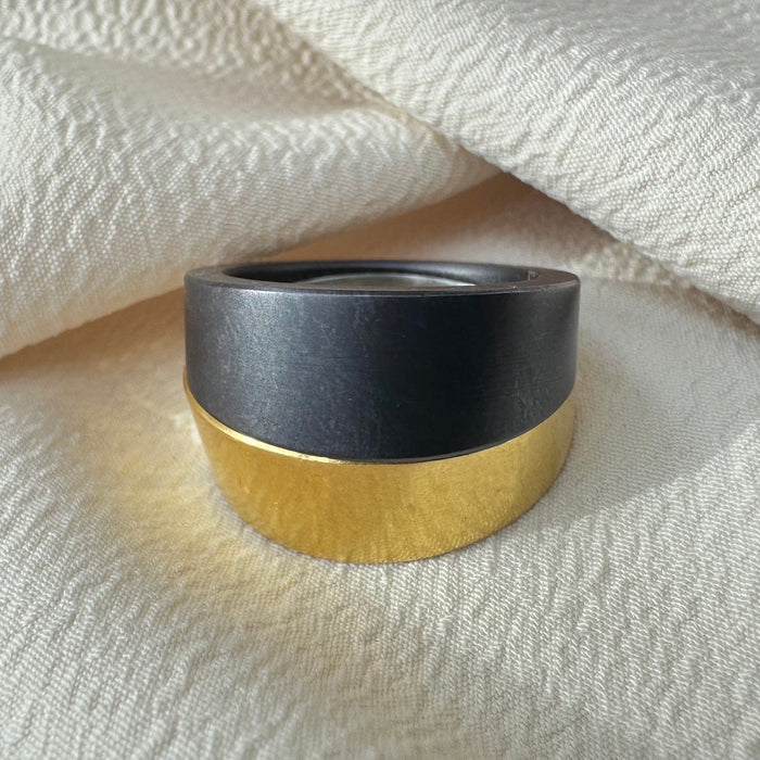 Signed 18k and Ceramic Moving Ring