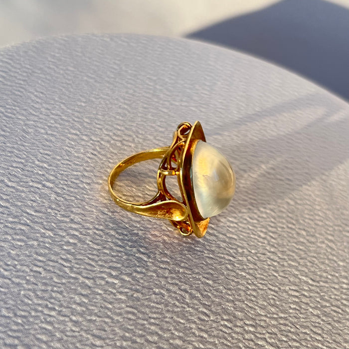 18k Vintage Prehnite Cabochon Ring