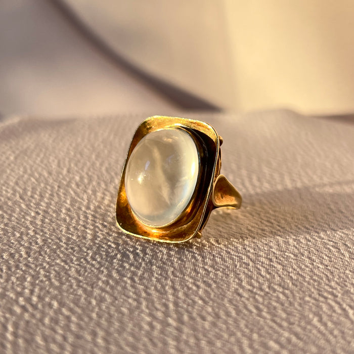 18k Vintage Prehnite Cabochon Ring